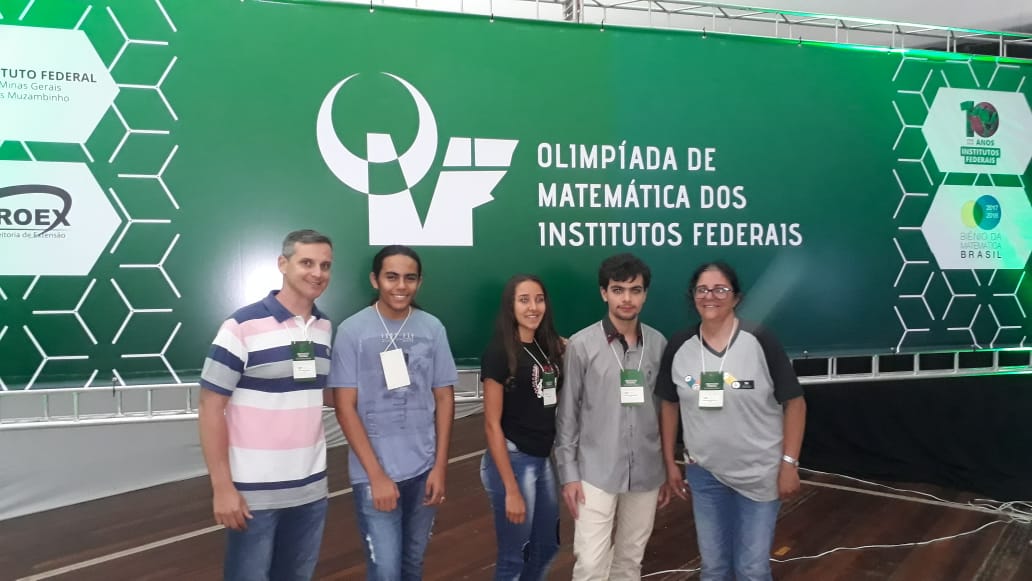 Prof. Victor Fernando, Lucas Araújo e demais representantes do IFG na OMIF